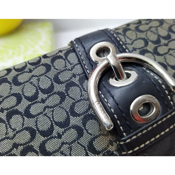 Coach Signature Black Canvas Buckle Credit Card ID Window Trifold Wallet - Picture 4 of 14